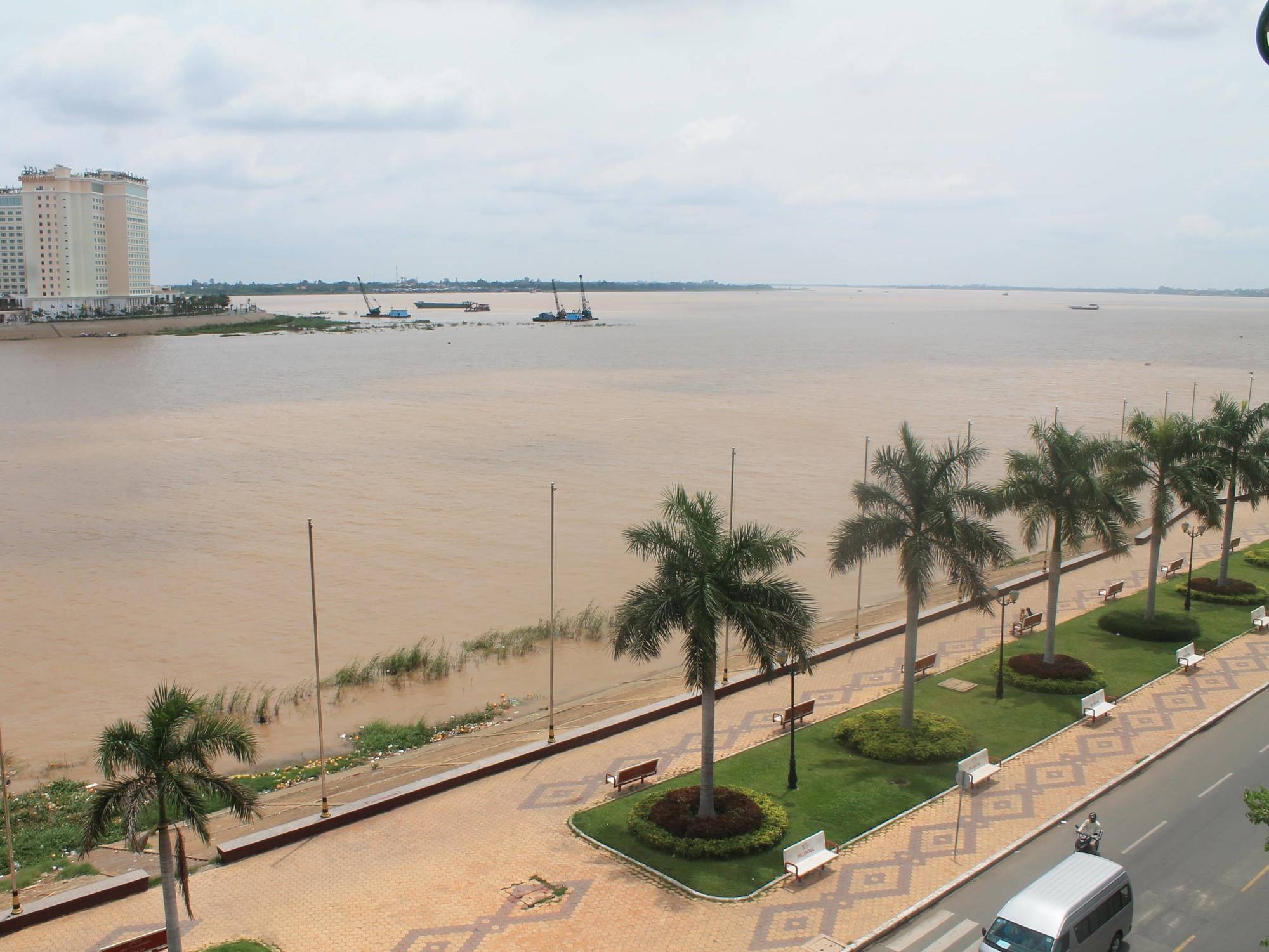 Panorama Mekong Hostel Пном Пен Екстериор снимка